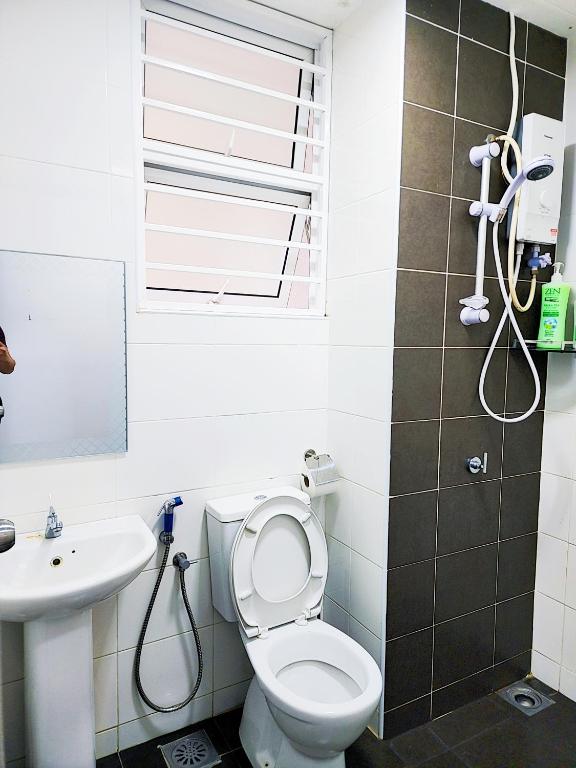 Koupelna v ubytování Putrajaya Dwiputra 6 Plus 1 PAX Blissful Fully Air-Con SUITE