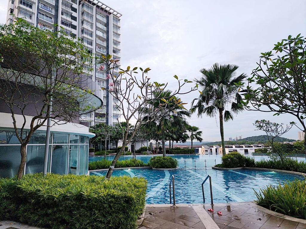 Bazén v ubytování Putrajaya Dwiputra 6 Plus 1 PAX Blissful Fully Air-Con SUITE nebo v jeho okolí