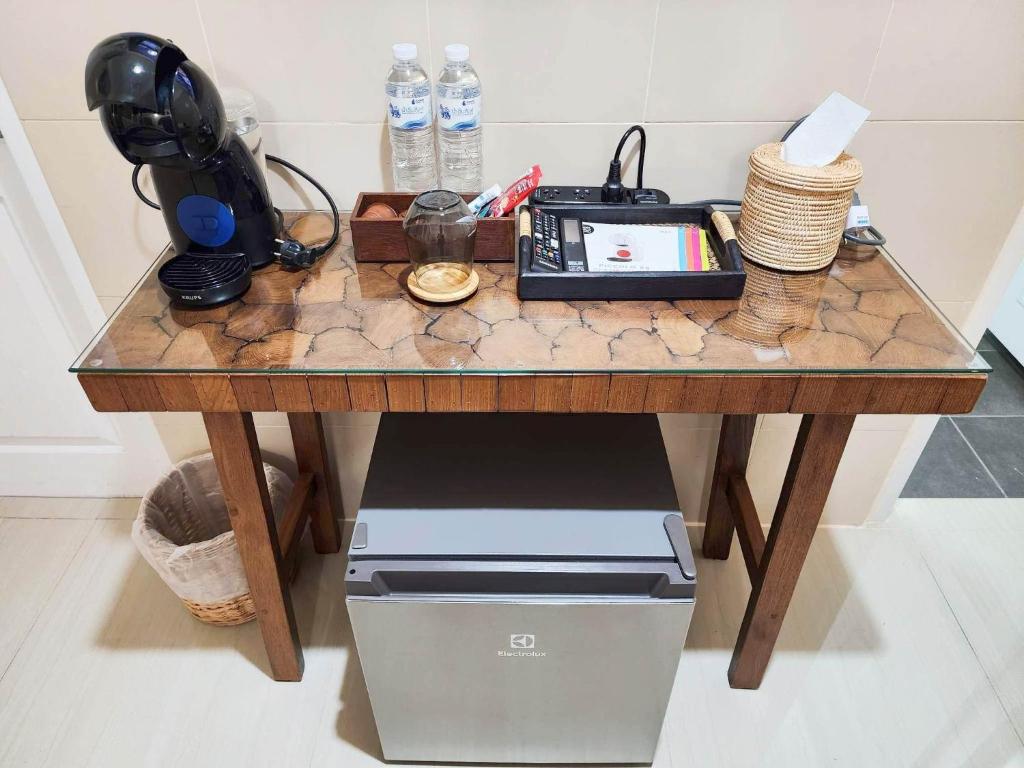 Příslušenství pro přípravu čaje a kávy v ubytování Lo-Ha Guest house, Contactless Check-in