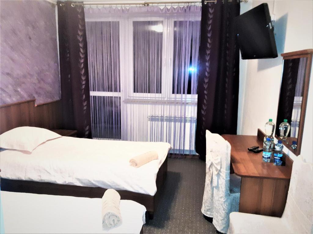 Ένα ή περισσότερα κρεβάτια σε δωμάτιο στο Motel Jaśminowy Dworek Człekówka 67 B