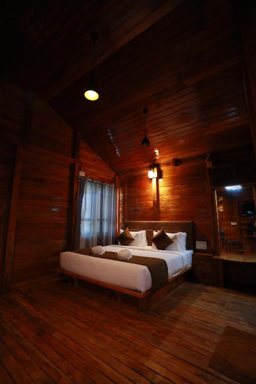 Postel nebo postele na pokoji v ubytování Coorg Coffee Bean Resort
