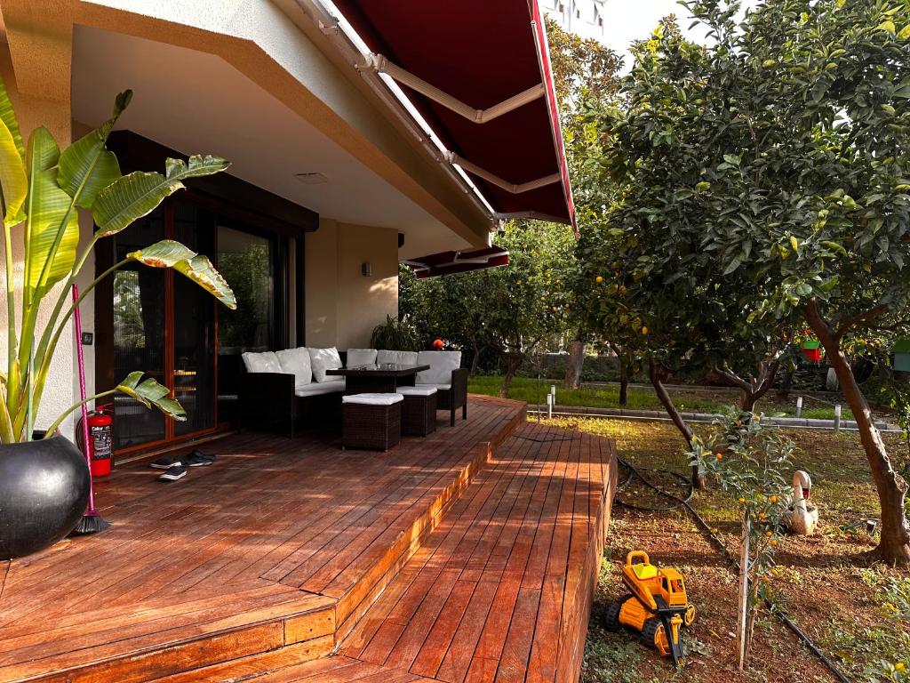 Apartment Ultra Lux Garden 50 mt to the Sea Both within the site and