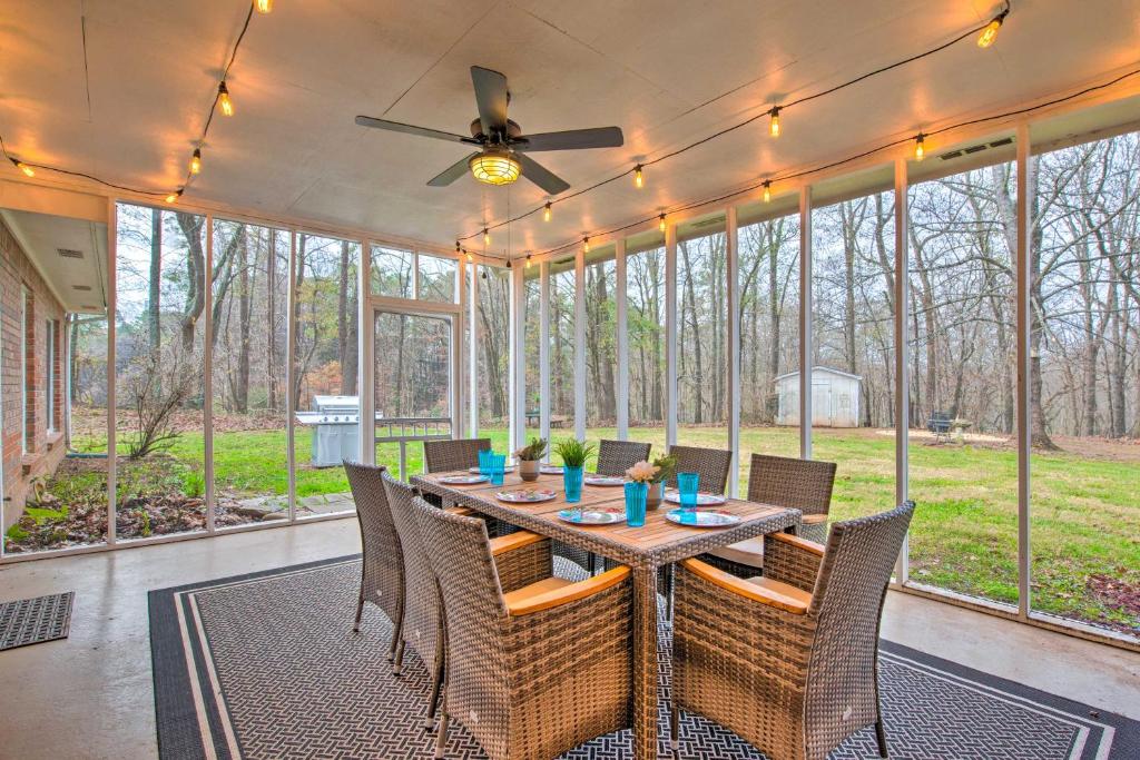 Ranch Home with Front Porch on Etowah River!, Cartersville (updated