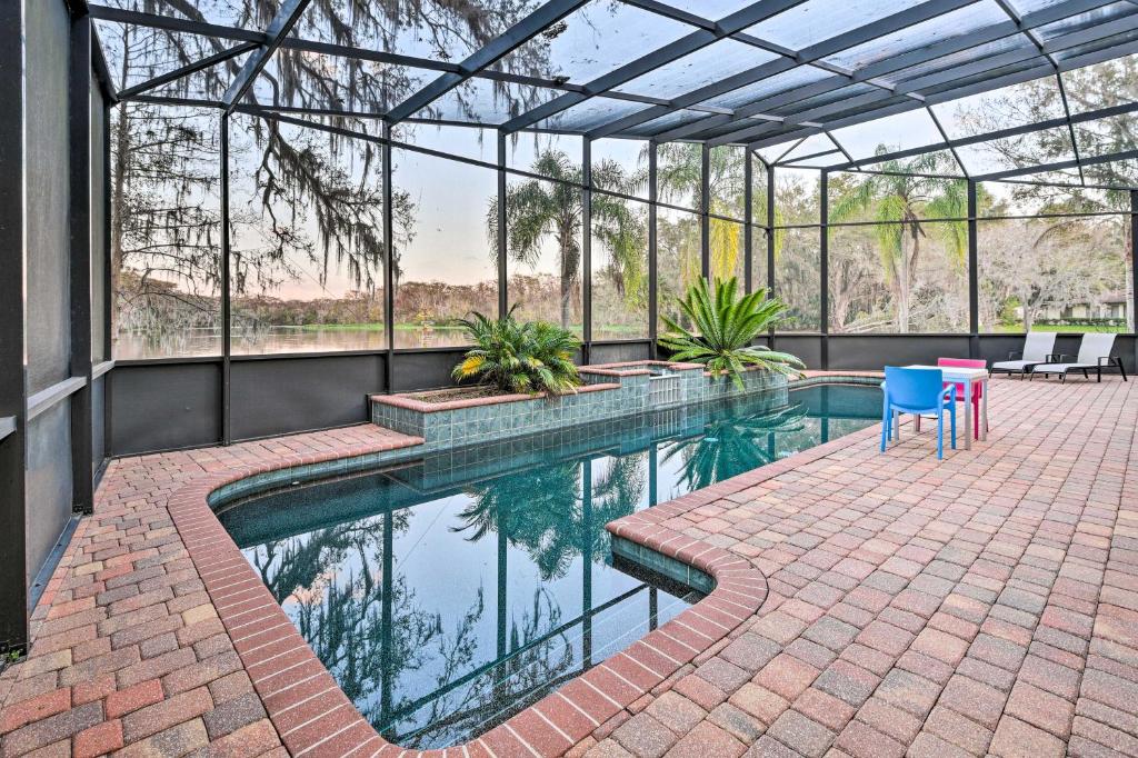 Bazén v ubytování Riverfront DeLand Home with Pool, Near Daytona! nebo v jeho okolí
