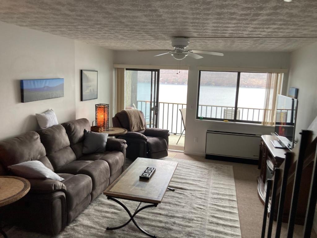 Lakeside Condo with plenty of amenities close to Bristol Mountain - permit - 2024-0018 - Huis Met Drie Slaapkamers