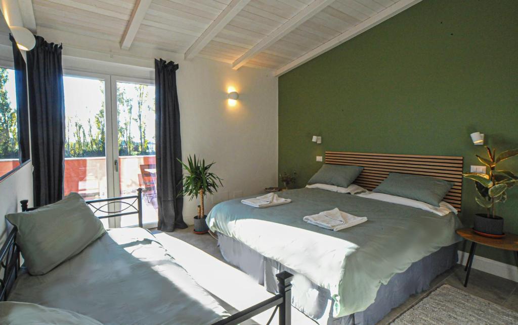 A bed or beds in a room at Tenuta Bussete Country Hotel