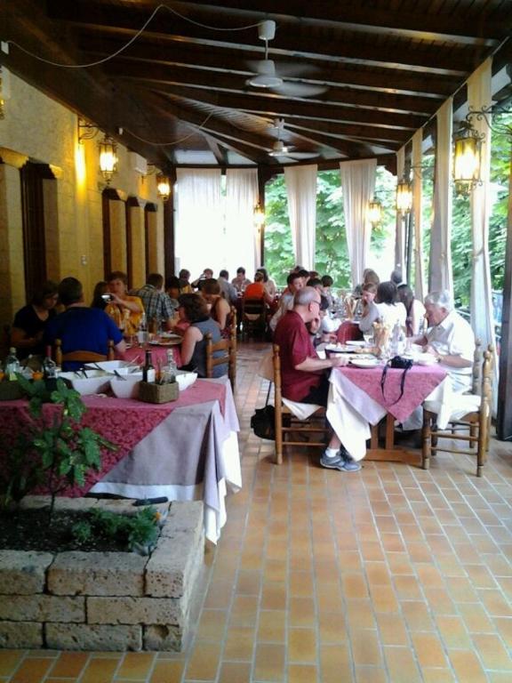 Restaurace v ubytování Albergo Ristorante Flora