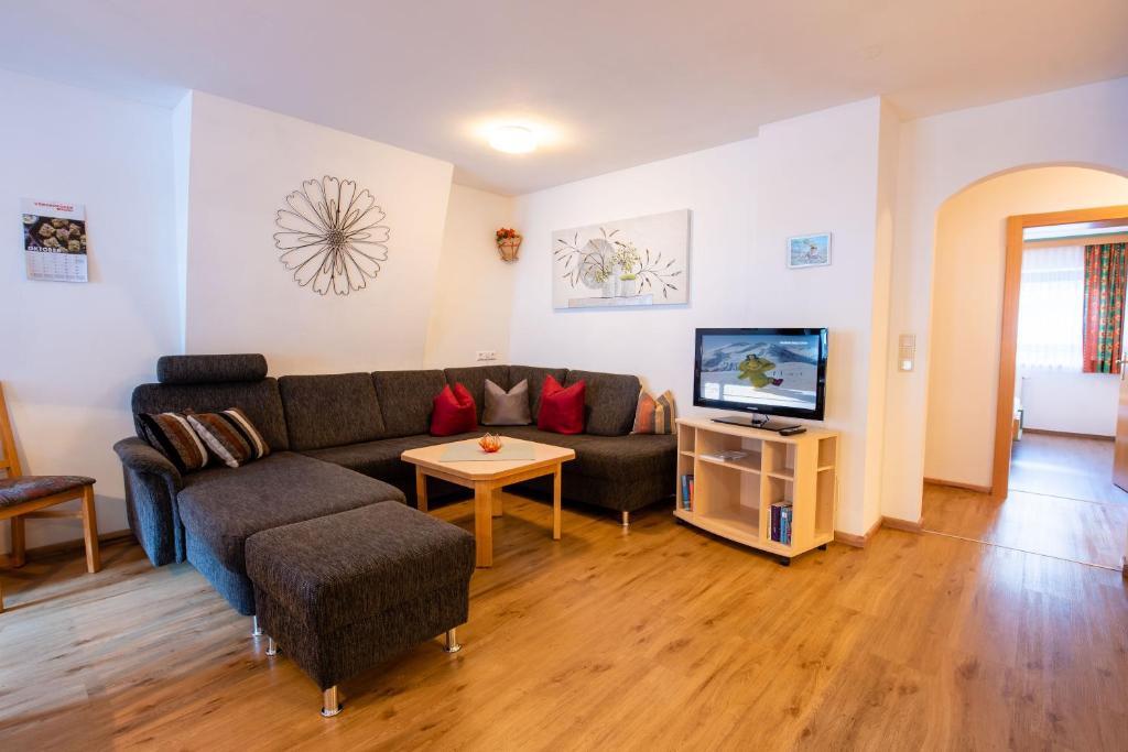 A television and/or entertainment centre at Apartment Bacher