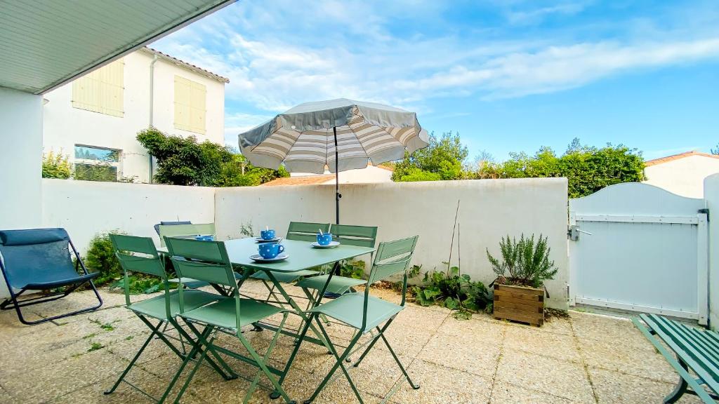 Μπαλκόνι ή βεράντα στο Appartement dans résidence avec piscine