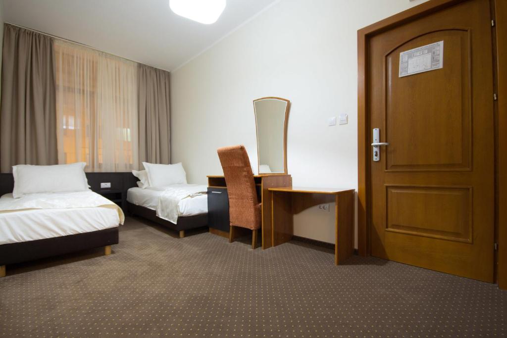 Restaurant Pensiune Bucovina - Twin Room With Bathroom