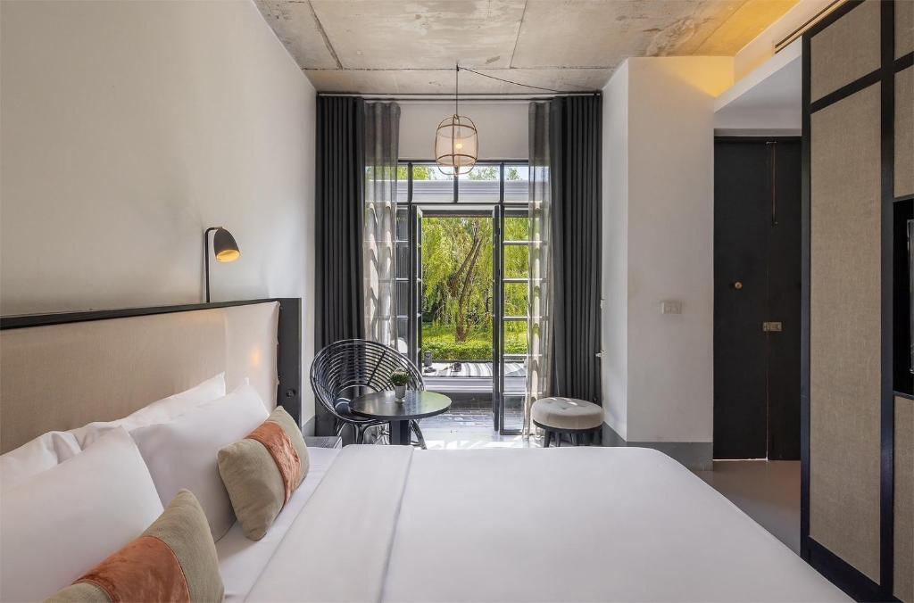 Hotel Ping Silhouette - Resim 3