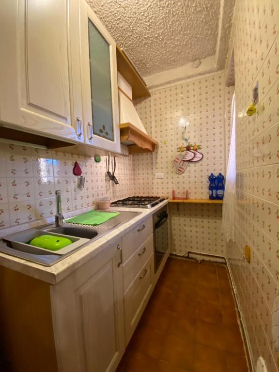 A kitchen or kitchenette at Bellavista 5 Confini