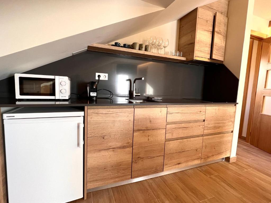 Kuchyň nebo kuchyňský kout v ubytování Apartaments Areny - L'Amfitriona