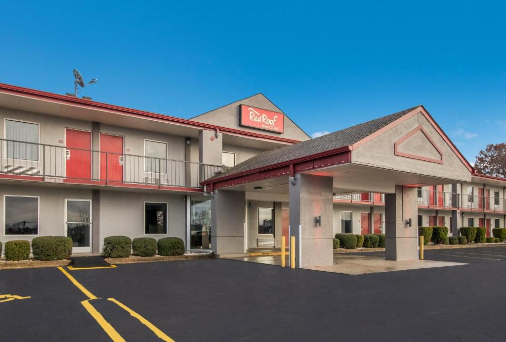 a hotel with a parking lot in front of it at Red Roof Inn & Suites Jackson, TN in Jackson