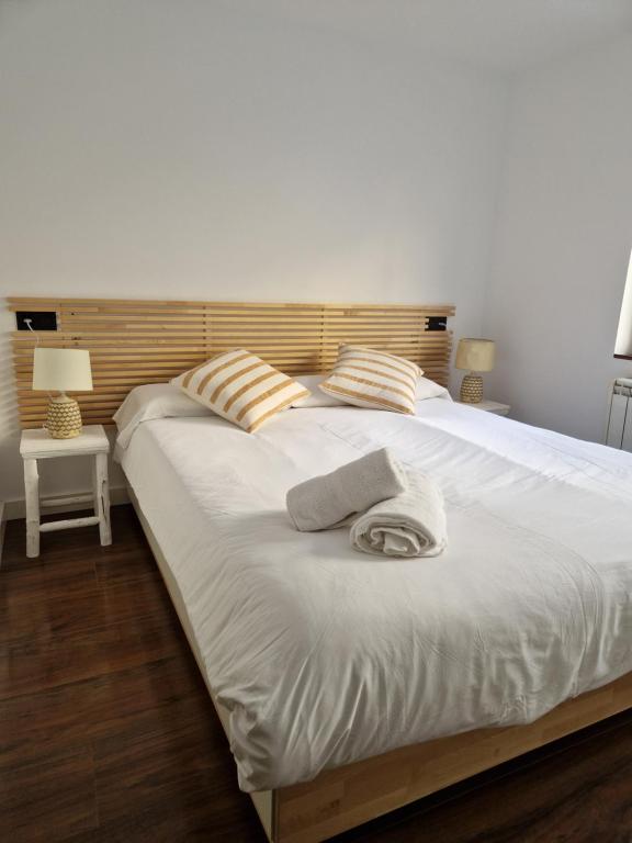 Łóżko lub łóżka w pokoju w obiekcie Fantastic brand new apartment in best location just few steps from the ski slope! private parking