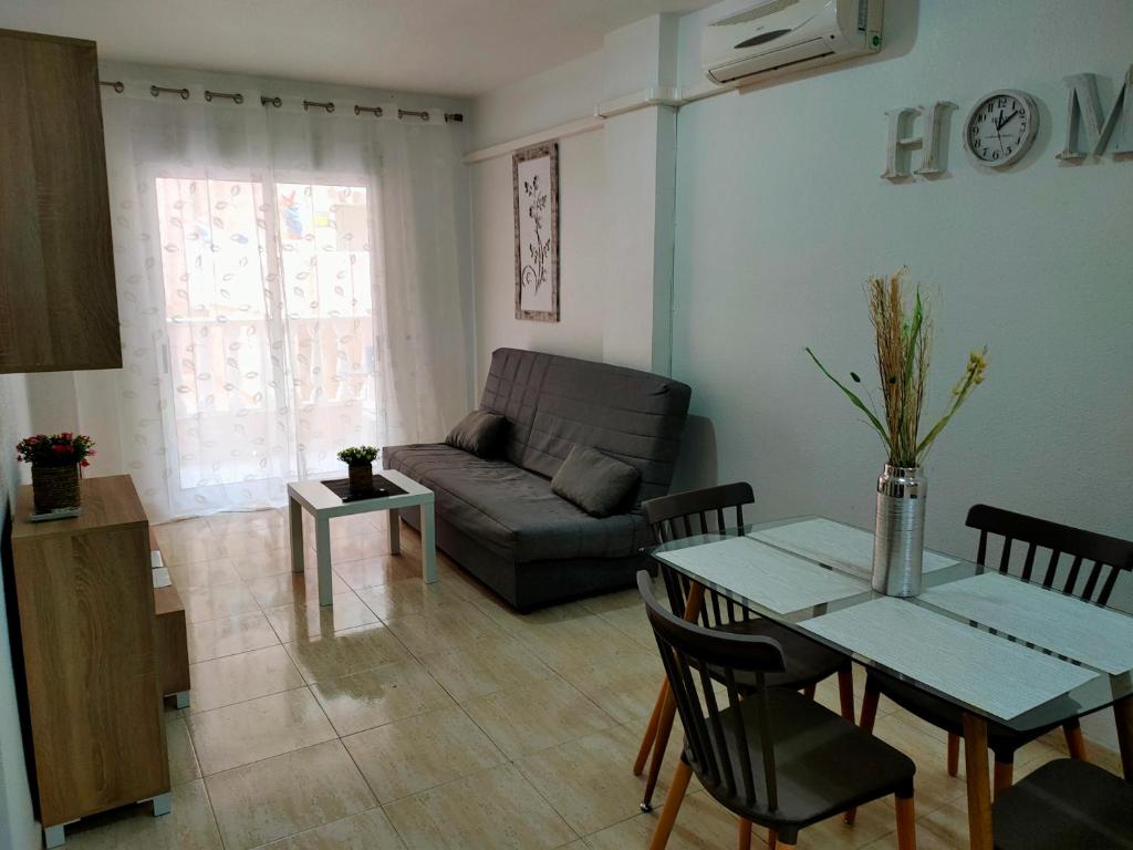 a living room with a couch and a table at Casas Holiday - Playa del Cura in Torrevieja