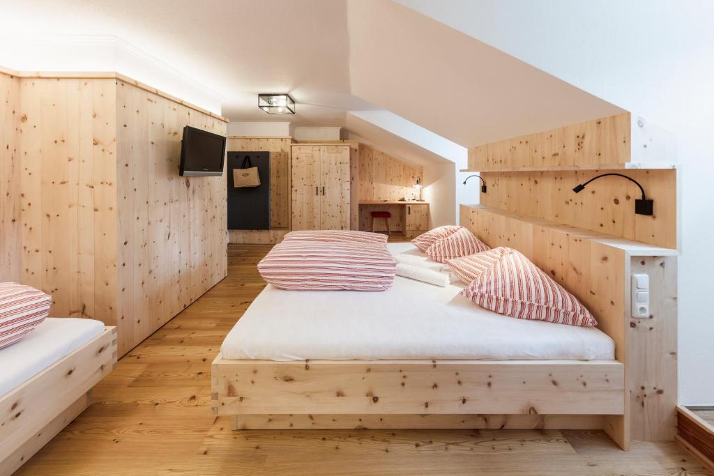 Postel nebo postele na pokoji v ubytování Hotel Gasthof Unterwöger