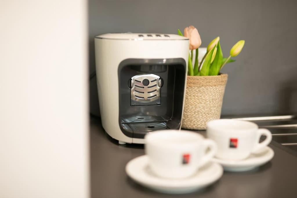Coffee and tea making facilities at Schönes Living am Donauufer