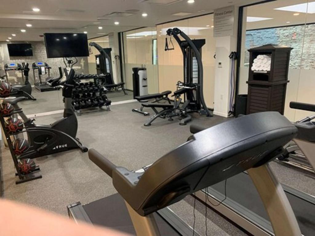 Fitness centrum a/nebo fitness zařízení v ubytování Best Western Plus Soho Hotel