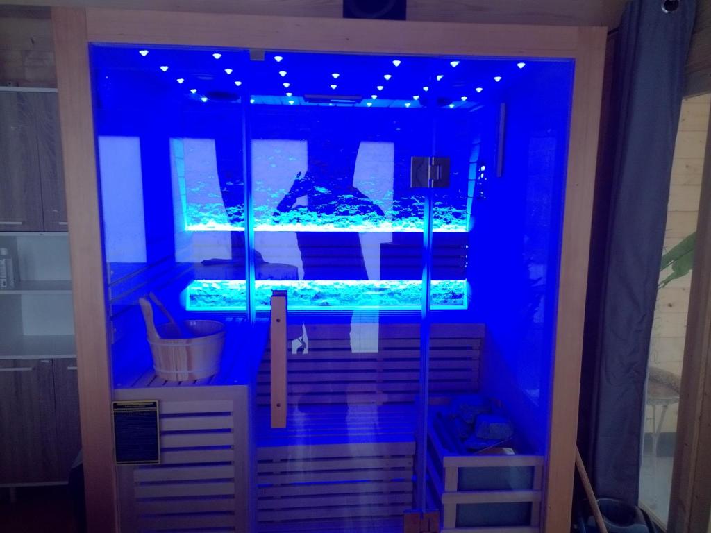 Fotografia z galérie ubytovania Nid du merle avec sauna et jacuzzi privatif v destinácii Septfonds