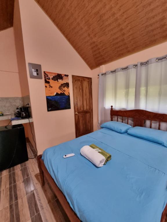 Postel nebo postele na pokoji v ubytování Ballena Oasis Homes & Glamping