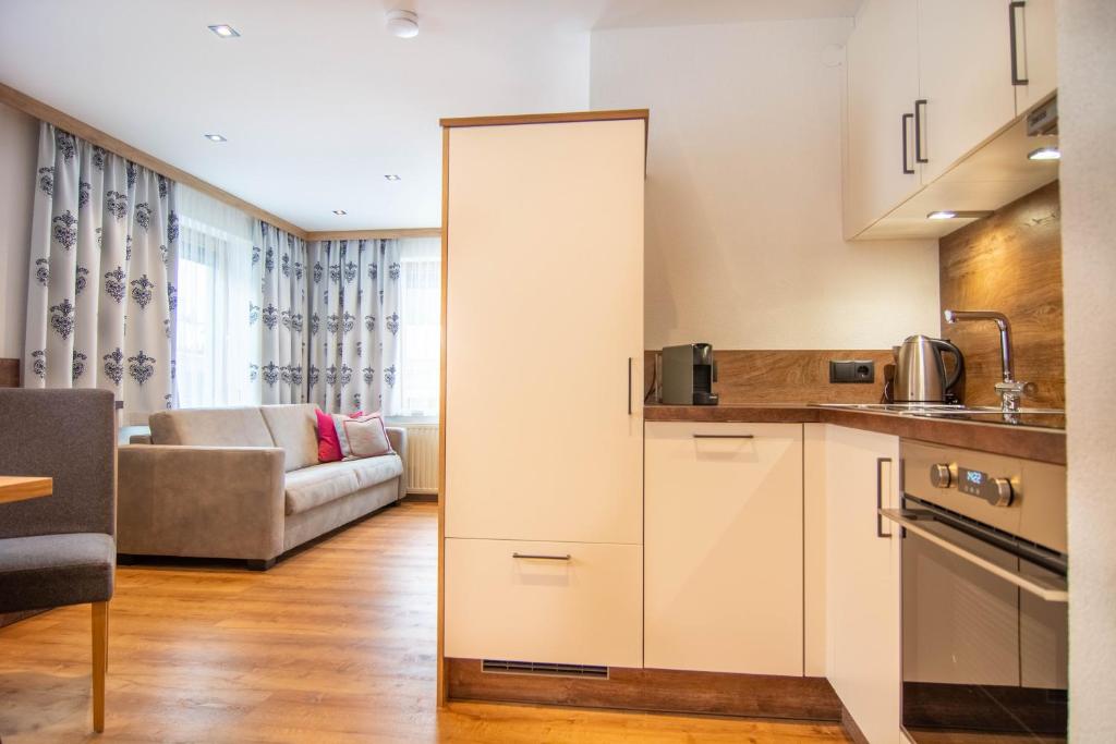 Kuchyň nebo kuchyňský kout v ubytování Marlis Apartments