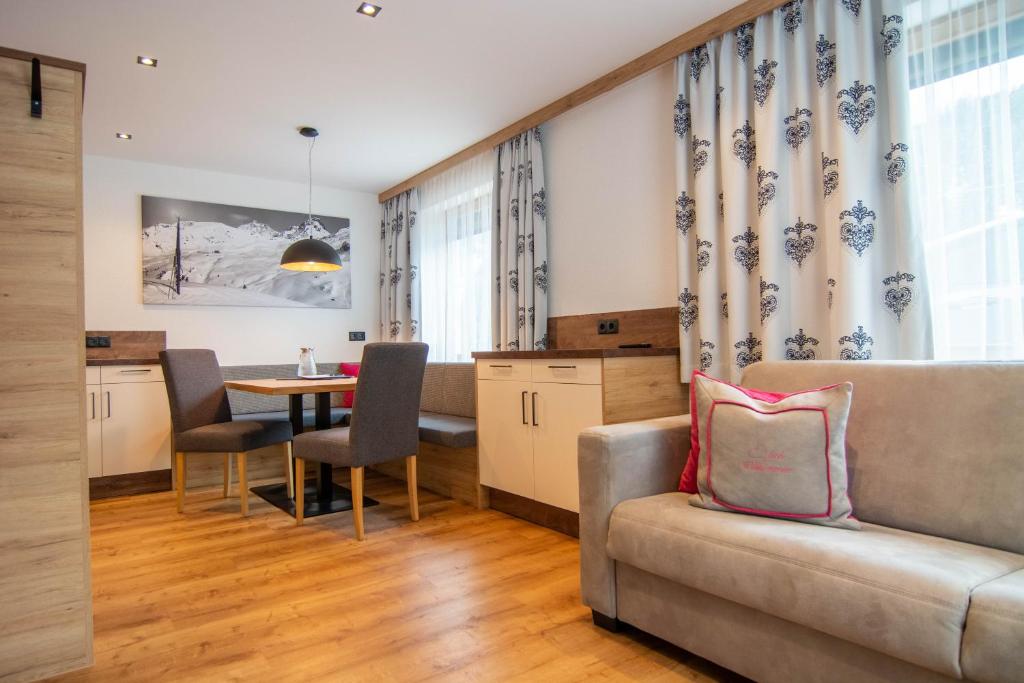 Posezení v ubytování Marlis Apartments
