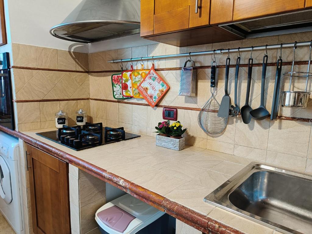 A kitchen or kitchenette at Avellini - Delightful and Spacious Apartment with terrace - near Metro A Cornelia