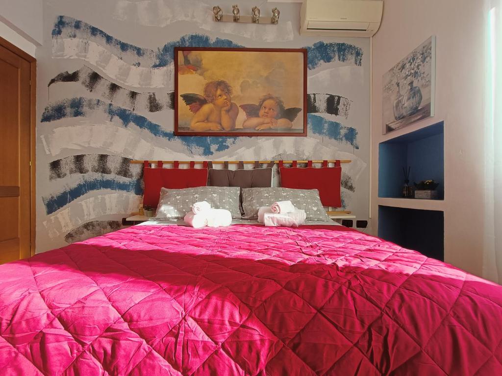 A bed or beds in a room at Avellini - Delightful and Spacious Apartment with terrace - near Metro A Cornelia