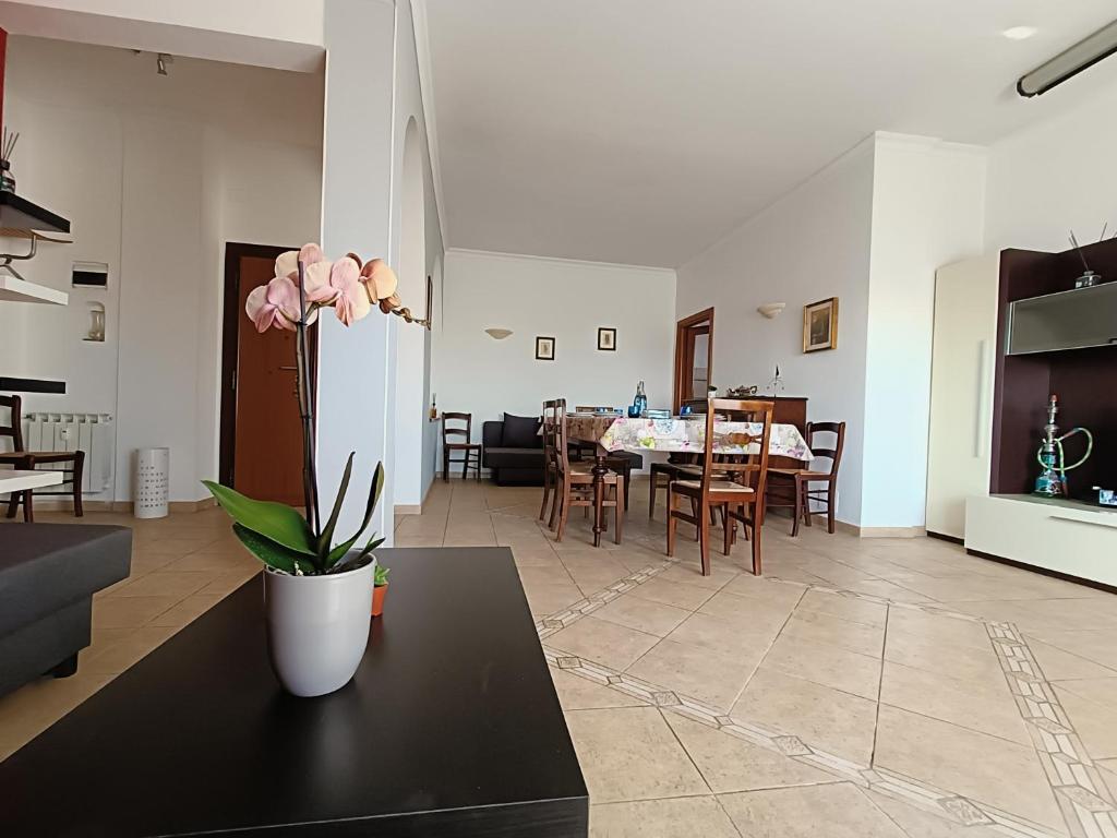 Kép Avellini - Delightful and Spacious Apartment with terrace - near Metro A Cornelia szállásáról Rómában a galériában