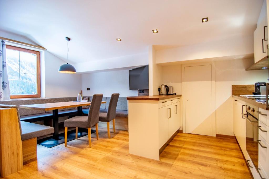 Kuchyň nebo kuchyňský kout v ubytování Marlis Apartments