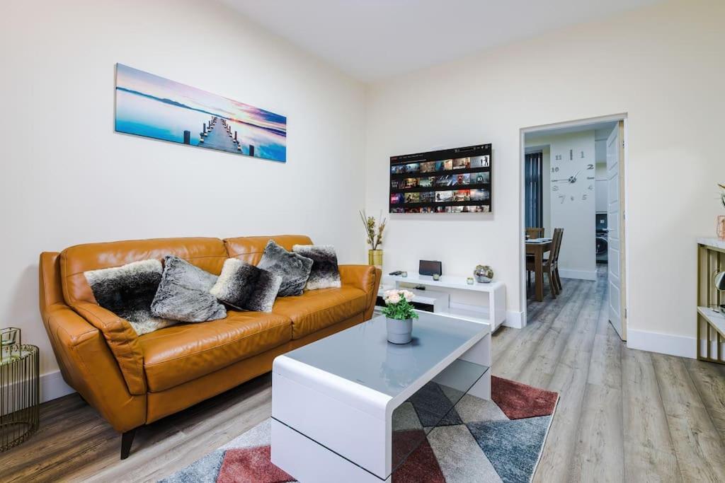 4 bedroom modern house near city centre sleeps 12 - 四居室房屋