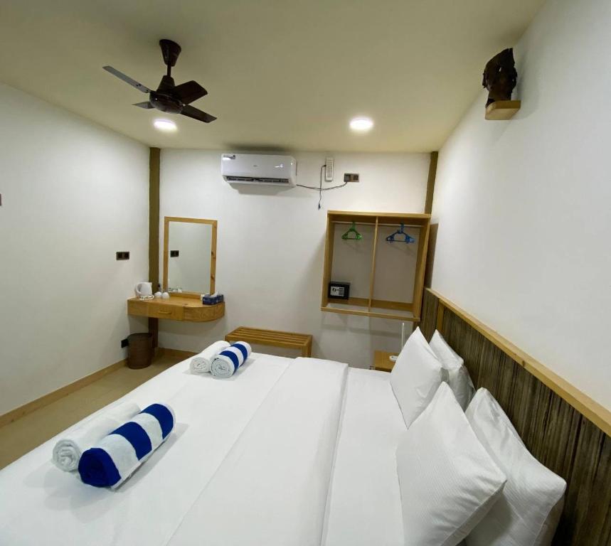 Kokaa Villaa Maaenboodhoo - The speedboat from Malé to the hotel departs at 1130 every Monday Thursday and Saturday and from the hotel to Malé at 0630 and five domestic flights are available every day - Tweepersoonskamer Met Uitzicht Op De Tuin