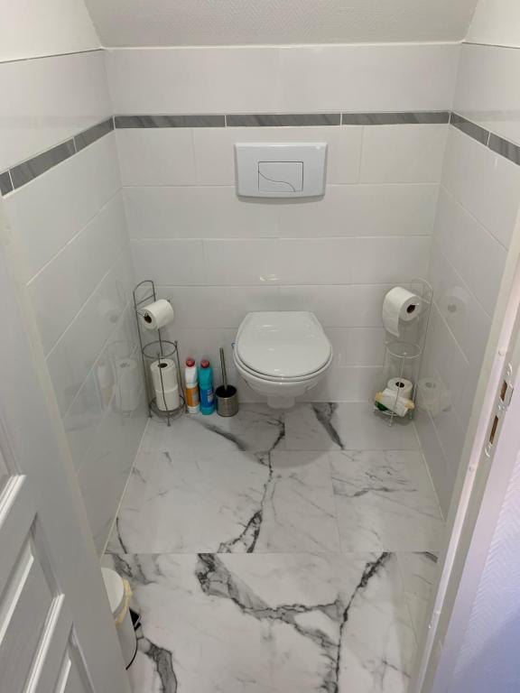 Kúpeľňa v ubytovaní Chambre rustique avec double lit et sa salle de bain privée