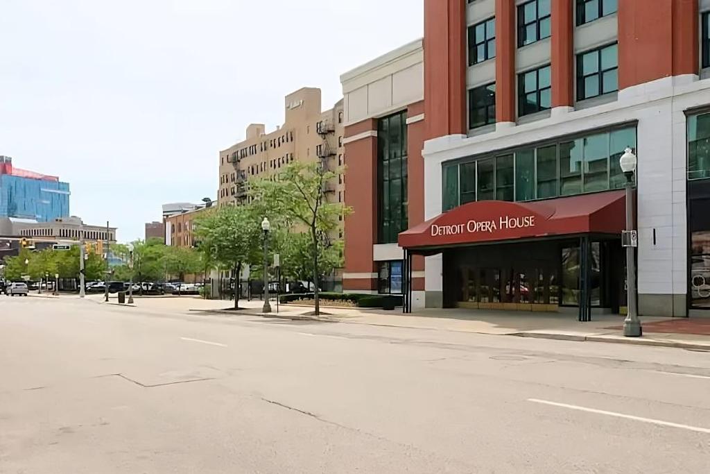 Perfect 1BR In Prime Location & View of Stadiums photo