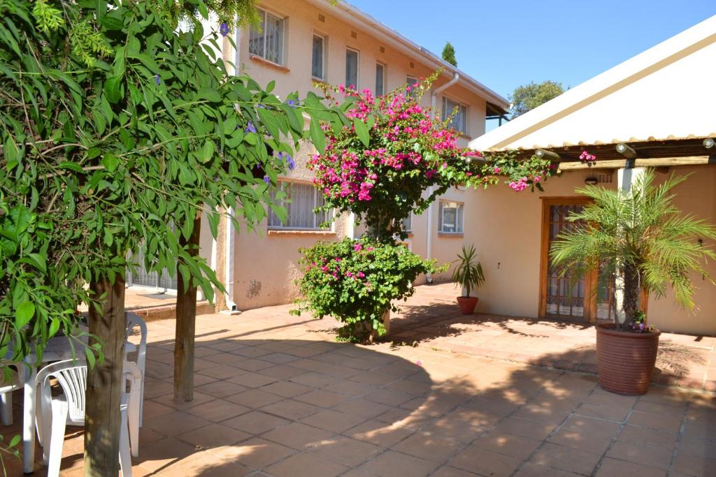 Giardino di Dove's Nest Guest House