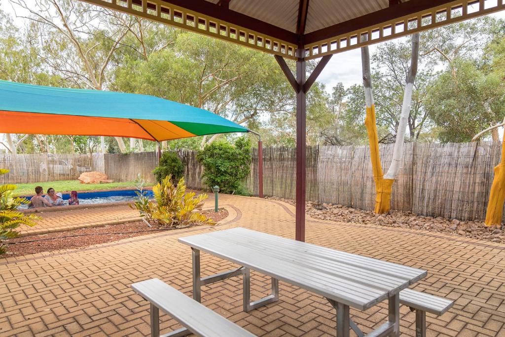 Zahrada ubytování Outback Caravan Park Tennant Creek