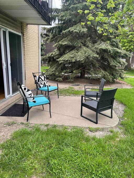 Zahrada ubytování Lg. 2 br Apt. North of Chicago w/ Free Parking