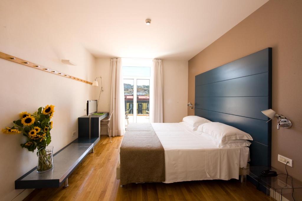 Postel nebo postele na pokoji v ubytování Hotel Piazza Bellini & Apartments