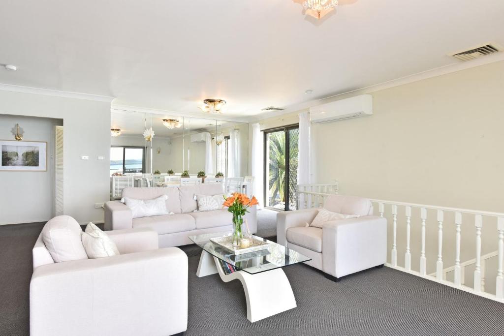 Holiday home just listed Silverwater Lake Mac Waterfront with Views, Bonnells Bay, Australia