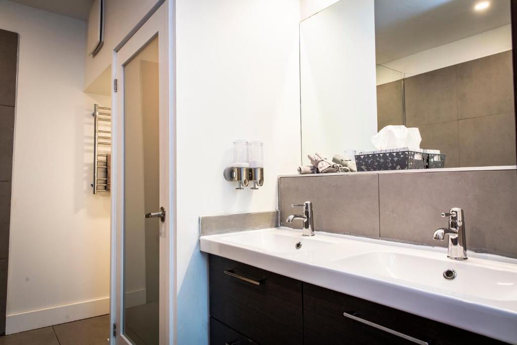 The Revelstuck Hut 2 Bedroom in Downtown Revelstoke - Housity