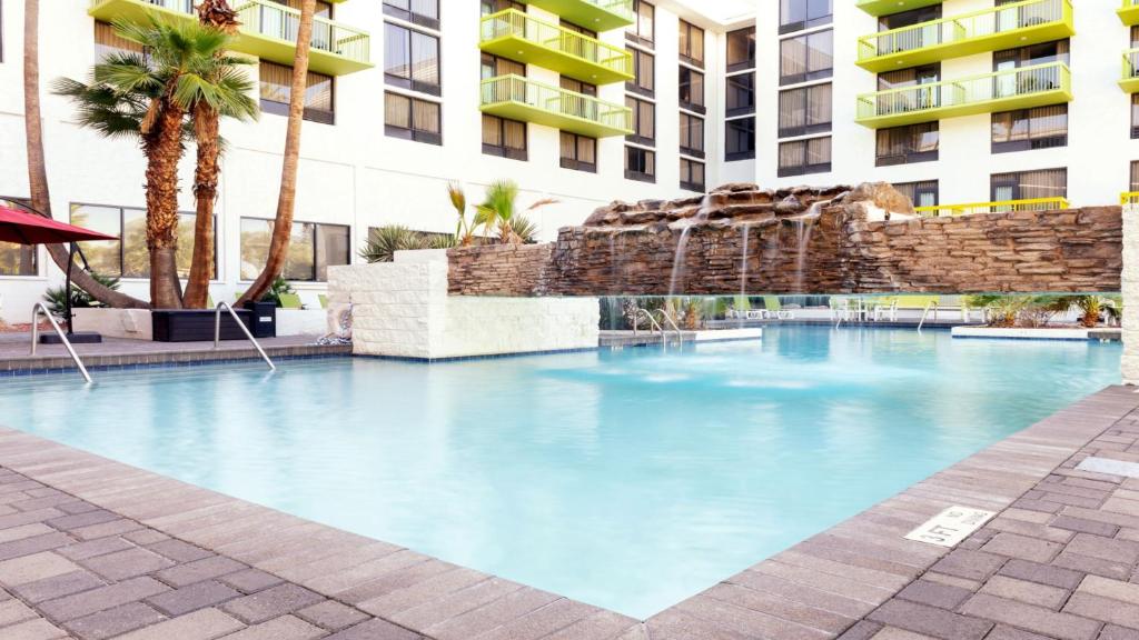 Bazén v ubytování Holiday Inn Phoenix-Mesa Chandler by IHG nebo v jeho okolí