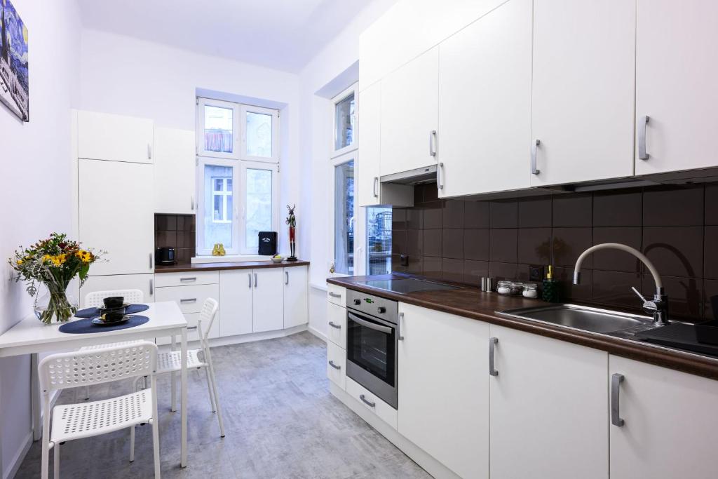 Unique Style Apartments Old Town - 25 min from the airport - by Homelike Krakow - One-Bedroom Apartment