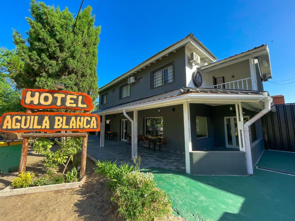 Το κτήριο όπου στεγάζεται  το ξενοδοχείο