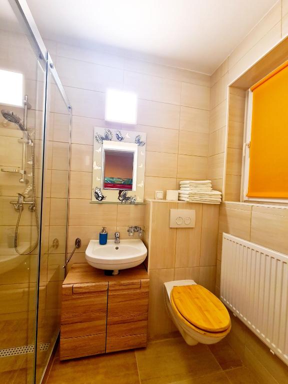 Koupelna v ubytování Hotel garni Am Hochwald
