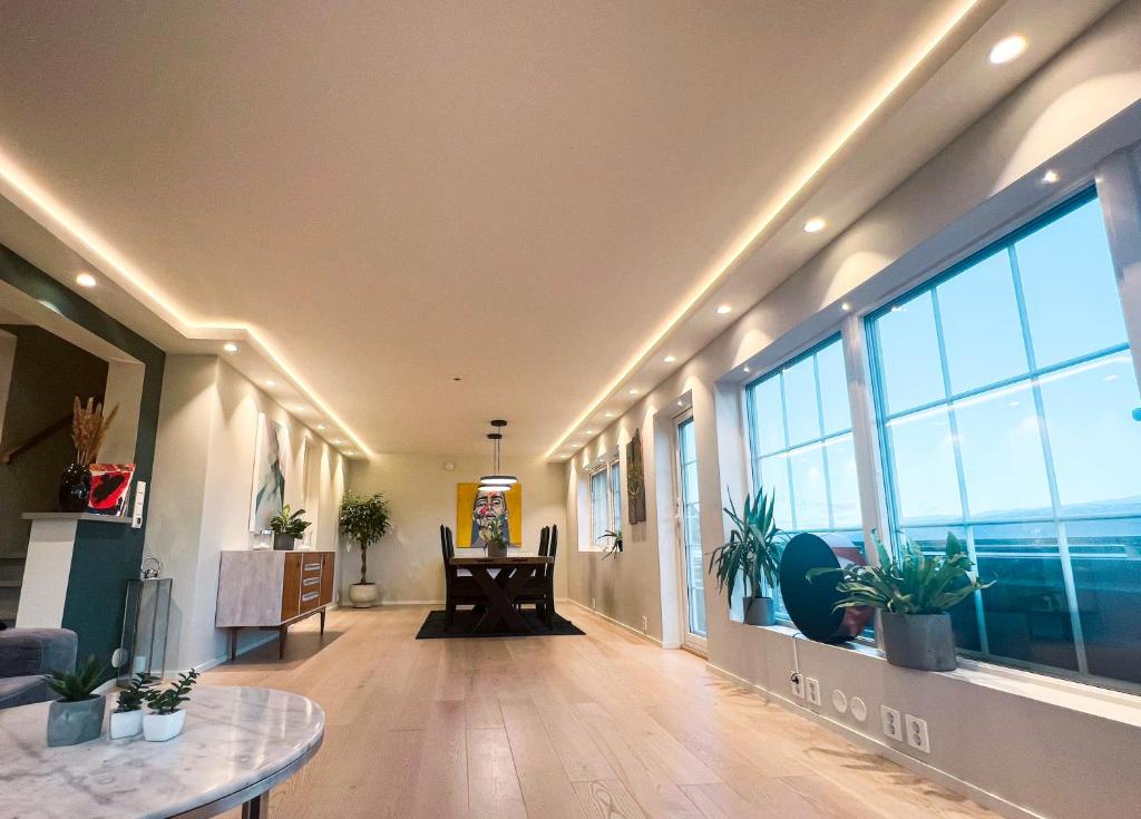 Furnished 3 Bed Apartment for Rent at Riverside Drive