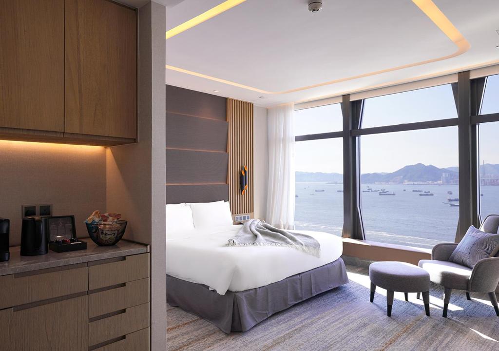 One-Eight-One Hotel & Serviced Residences - Harbour King Room