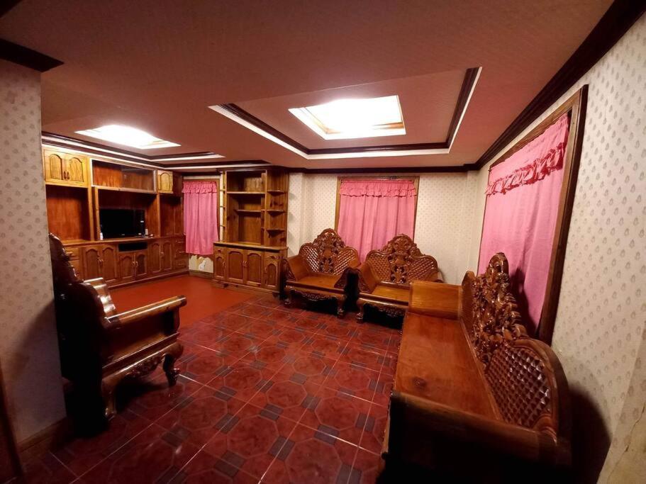 Lovely two bedroom apartment with free parking 203