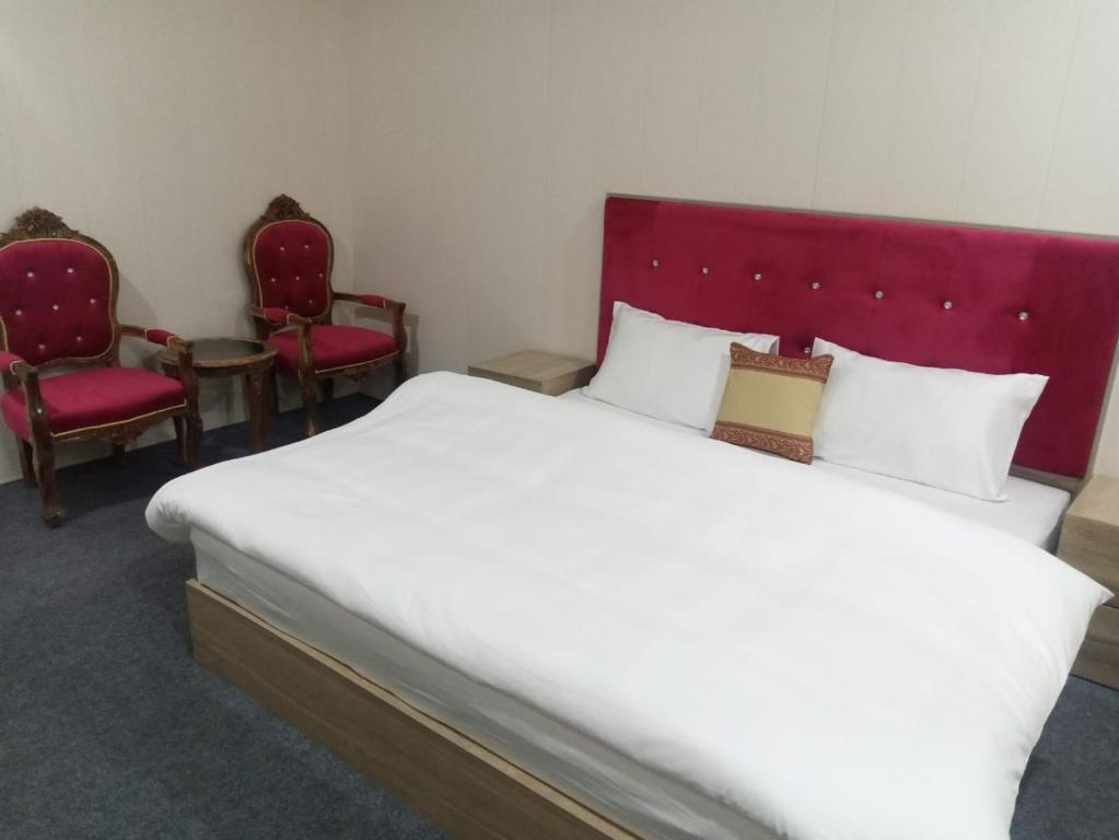 Hotel Roof Cottages Swat - Deluxe Double Room