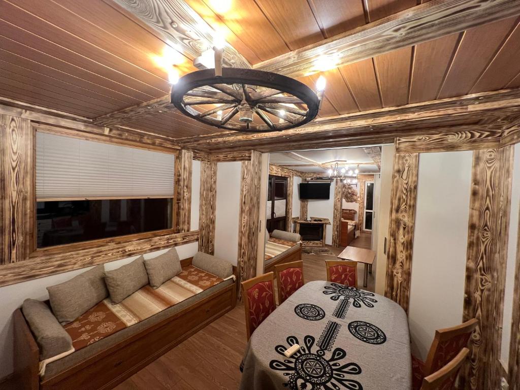 Posedenie v ubytovaní Apartamenty i Domki Taterka